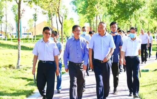 國家電投集團黨組成員、副總經理王樹東一行赴七師胡楊河市調研