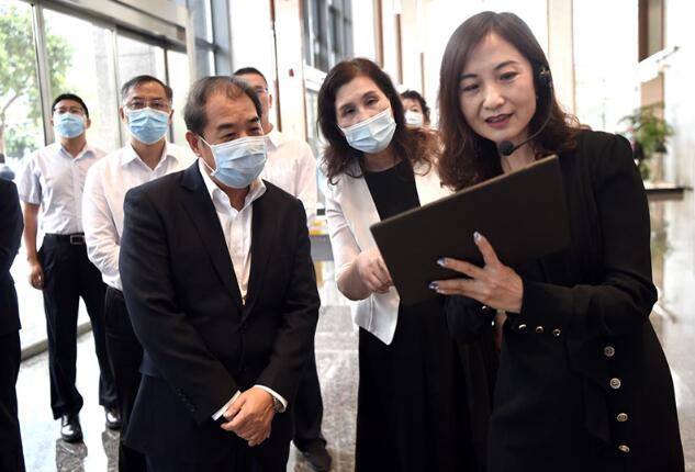南方電網(wǎng)公司董事長、黨組書記孟振平調(diào)研鼎和保險公司