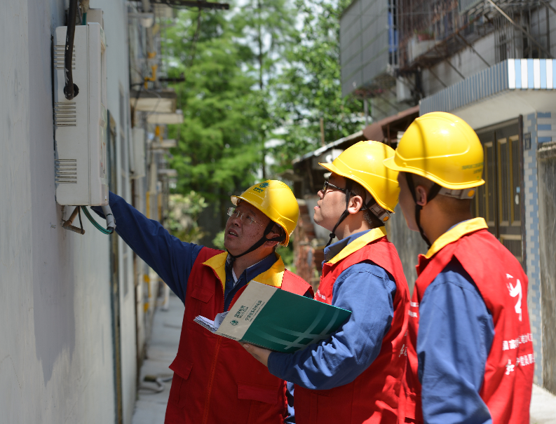 國網慈溪市供電公司紅船共產黨員服務隊獲得“優秀分隊”稱號