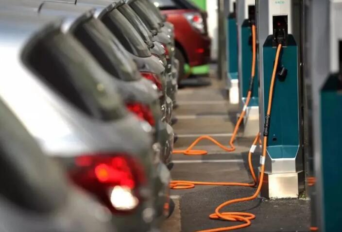 油價漲怕了，電動車主也笑不出