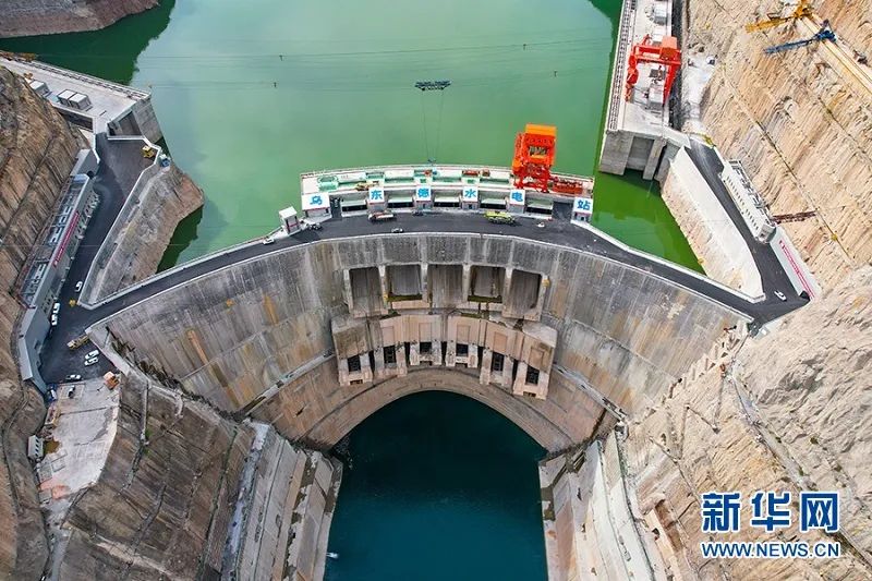 國家能源局章建華：加快推進能源轉型，大力發(fā)展風電和太陽能發(fā)電！