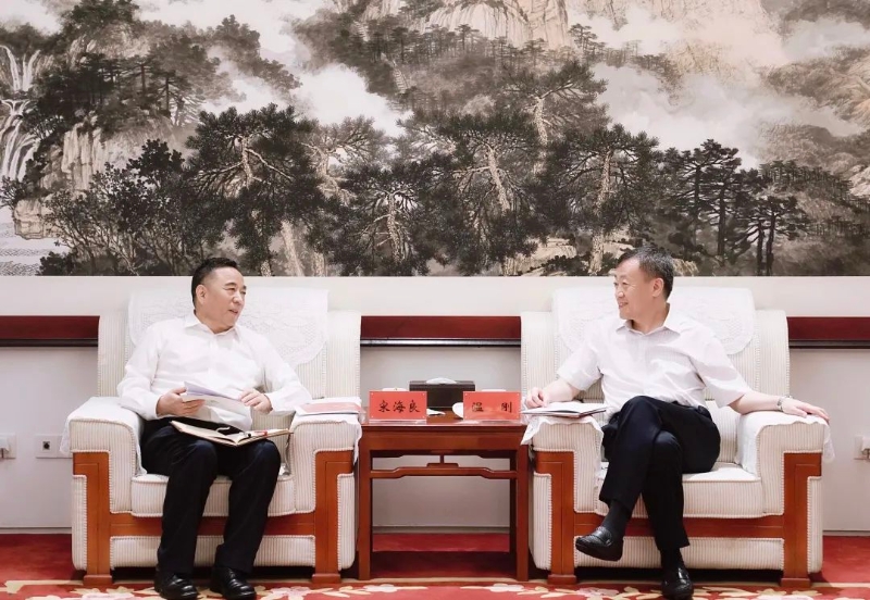 宋海良孫洪水與中國融通集團(tuán)董事長溫剛、總經(jīng)理馬正武座談