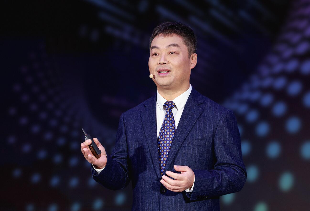 華為云CEO張平安：構(gòu)筑行業(yè)云底座，一切皆服務(wù)