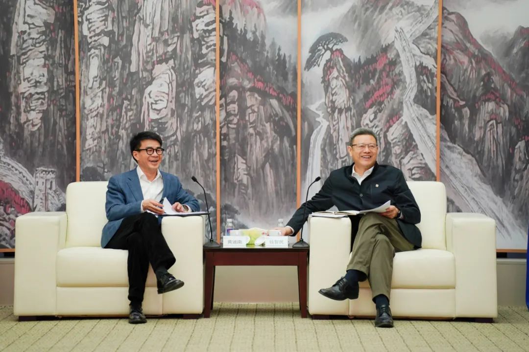國(guó)家電投黨組書(shū)記、董事長(zhǎng)錢(qián)智民會(huì)見(jiàn)申能集團(tuán)黨委書(shū)記、董事長(zhǎng)黃迪南