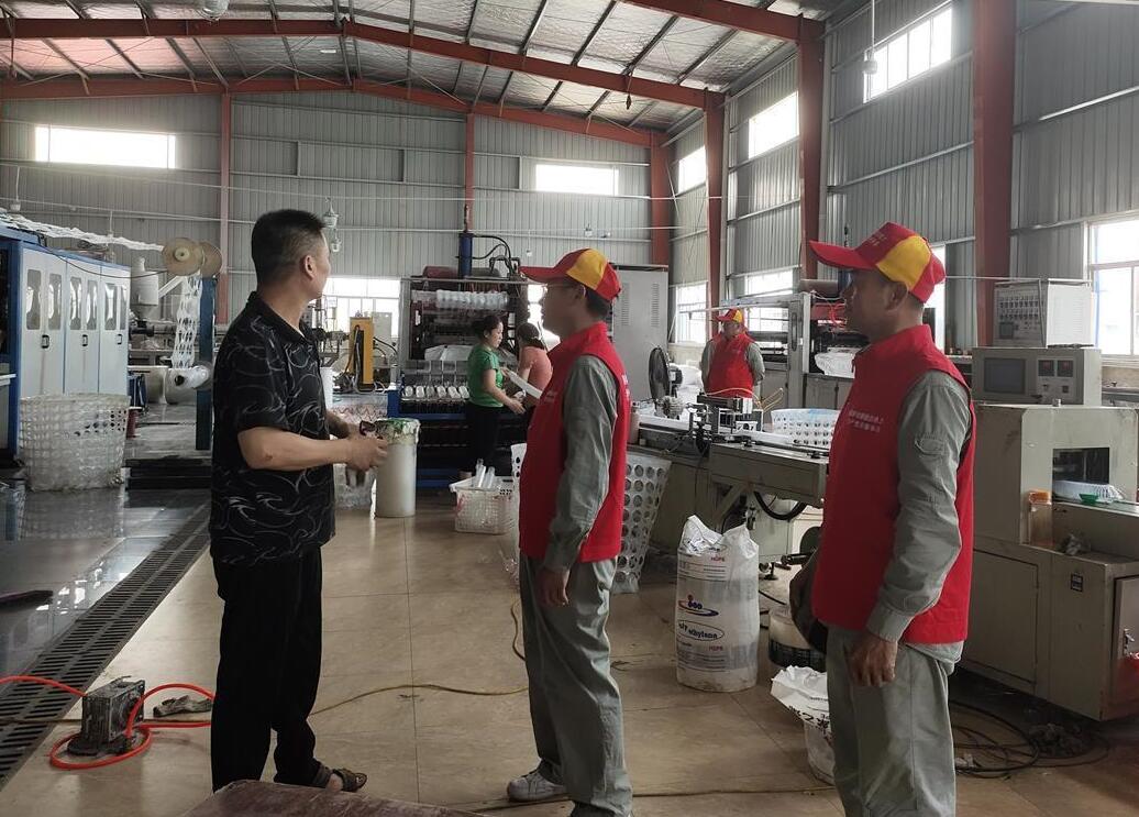 國網石首市供電公司“電”亮綠色經濟，為企業降成本“支招”