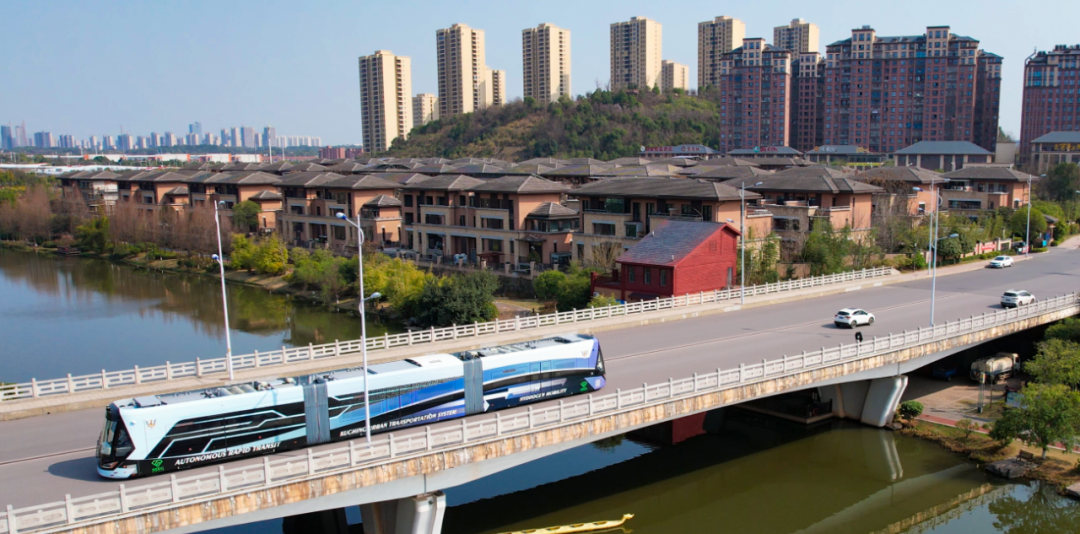 我國(guó)自主研制，全球首輛氫能源智軌電車“出海”!