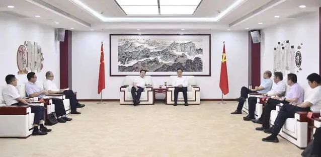 漯河市委書記秦保強、市長黃鈁會見中國電建華中區(qū)總部黨委書記、總經理蹇尚友一行