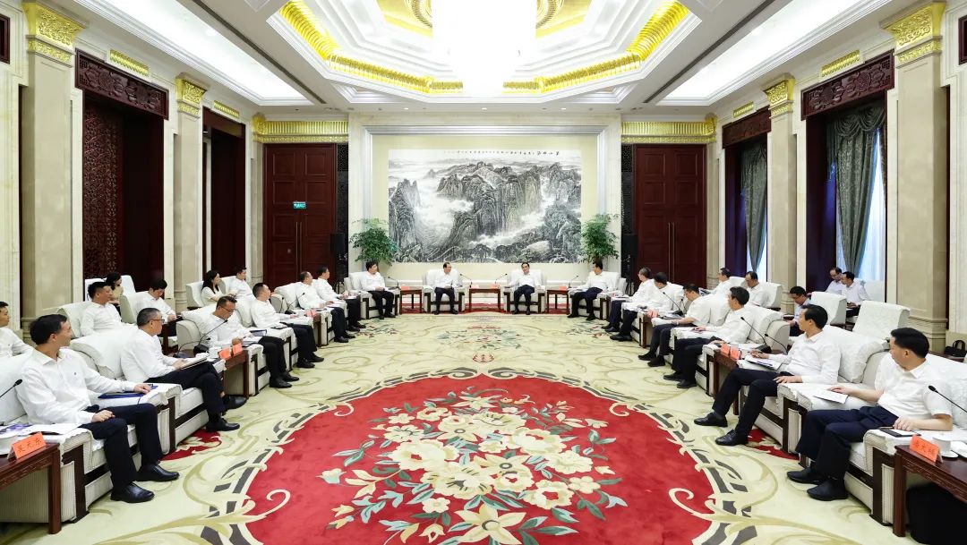 中國(guó)華電黨組書記、董事長(zhǎng)江毅拜會(huì)貴州省委書記徐麟、省長(zhǎng)李炳軍