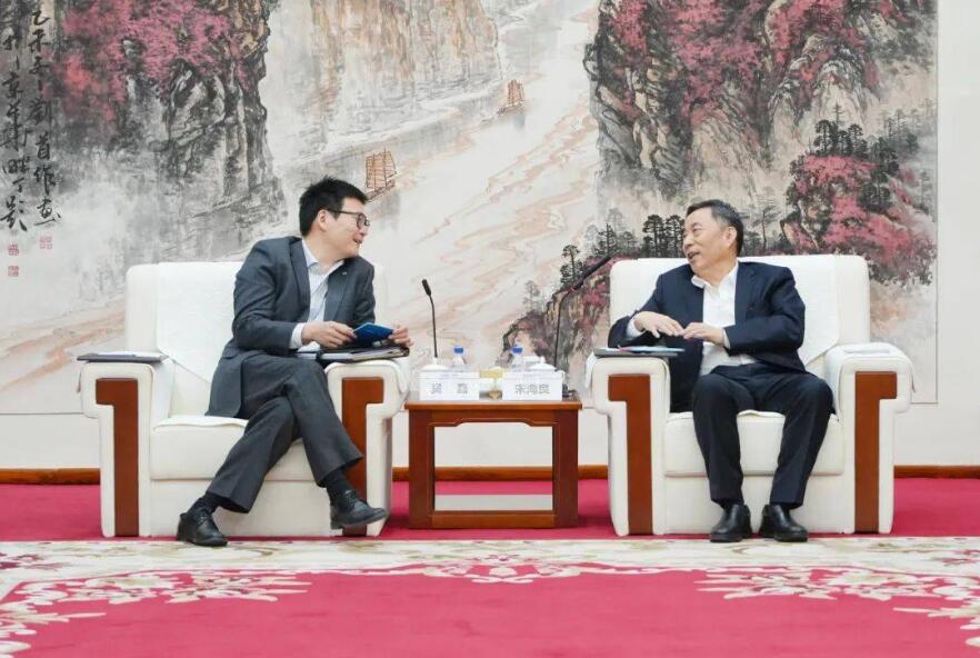 中國能建黨委書記、董事長宋海良與上海電氣集團黨委書記、董事長吳磊會談