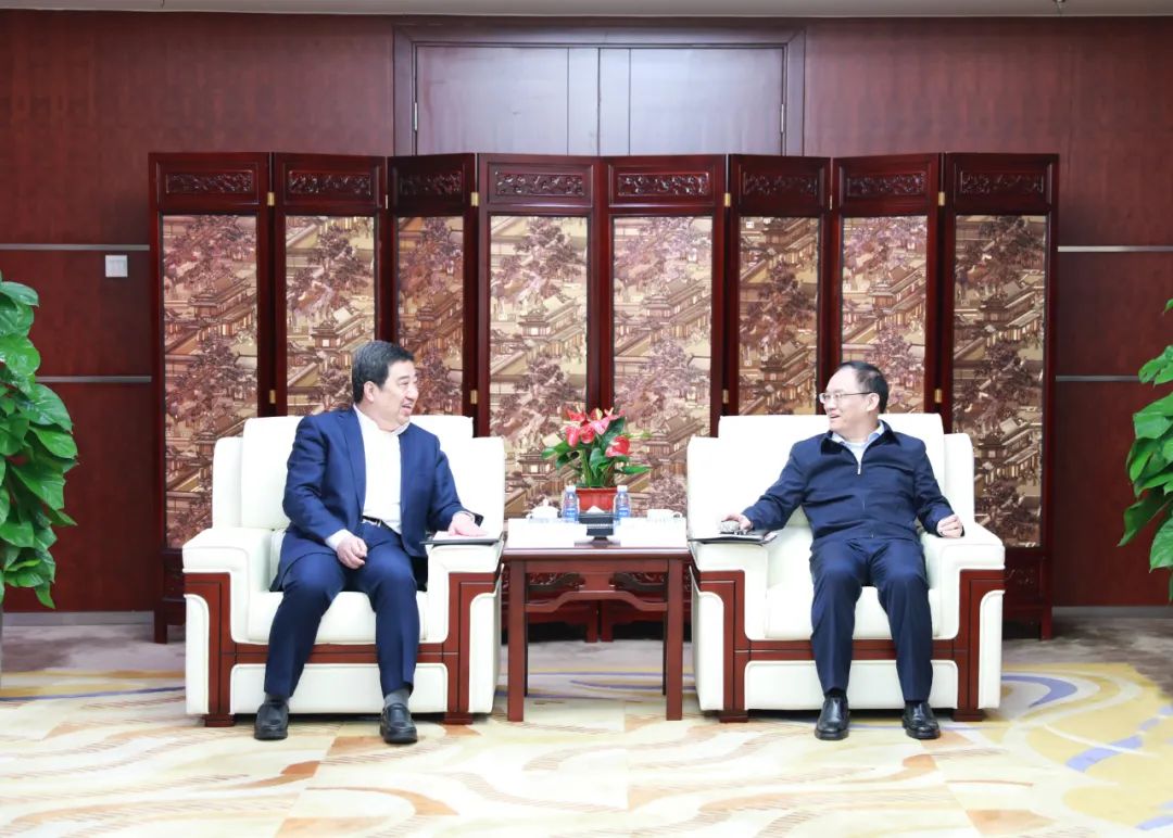 中國(guó)電氣裝備白忠泉董事長(zhǎng)、周群總經(jīng)理拜訪中鋁集團(tuán)董事長(zhǎng)段向東、總經(jīng)理王石磊