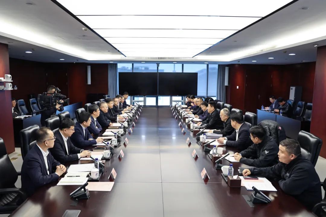 華電集團黨組副書記、總經理葉向東與北京市副市長高朋舉行會談