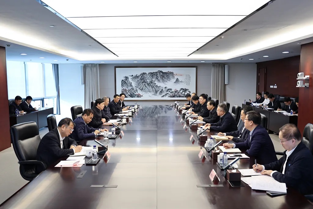 華電集團(tuán)董事長江毅、總經(jīng)理葉向東與國家電網(wǎng)董事長、黨組書記張智剛會談