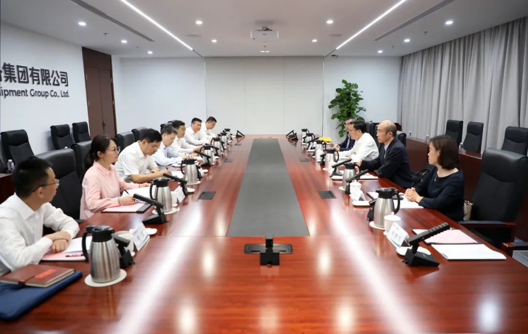 中國電氣裝備黨委副書記、總經理周群會見上海市經信委副主任湯文侃