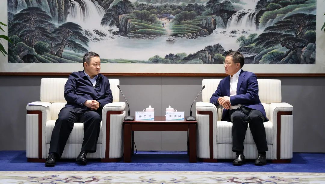中國電氣裝備黨委書記、董事長李洪鳳會(huì)見中國國新黨委書記、董事長徐思偉