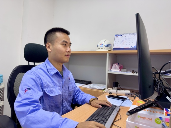 【新春走基層】春節(jié)堅守，點亮異國的奉獻之光