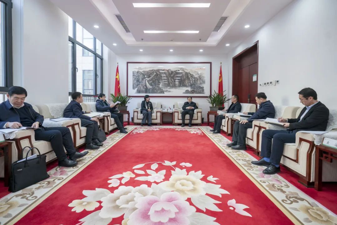內(nèi)蒙古電力集團(tuán)與包頭市政府、中國二冶集團(tuán)、中國能建華北院和陜西院交流座談
