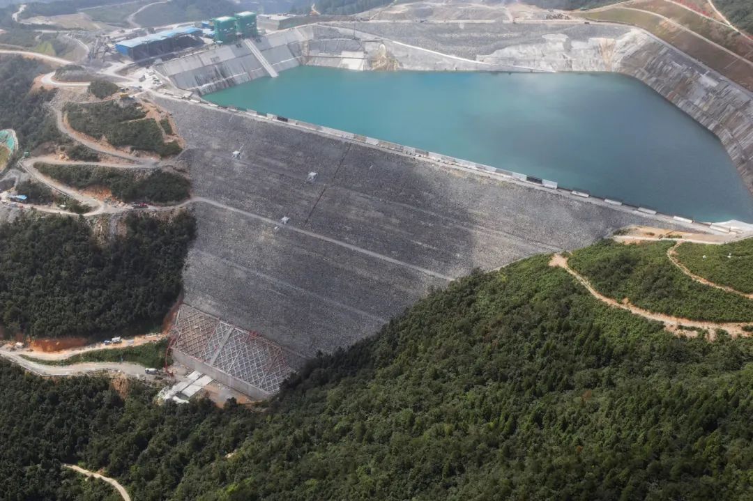 天臺抽水蓄能電站 國內首次大規模應用1000兆帕級高強鋼壓力鋼管安裝成功