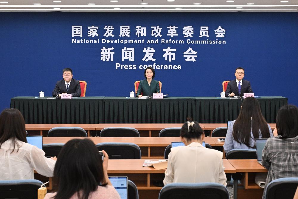 國家發展改革委舉行8月份新聞發布會 解讀《關于深入實施“人工智能+”行動的意見》